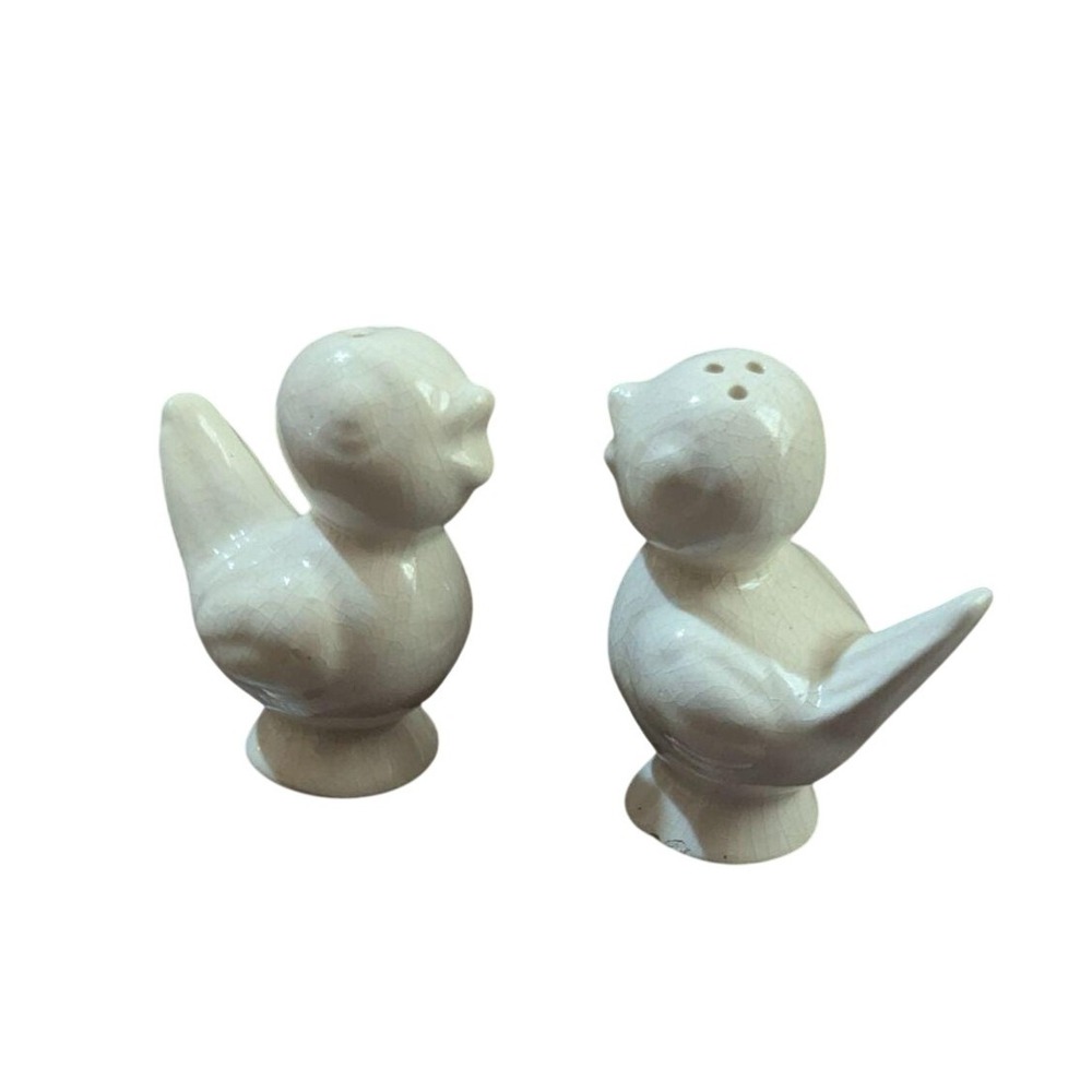 Vintage Ceramic Bird Salt and Pepper Shakers Crackle Glaze Cream Farmhouse Pair